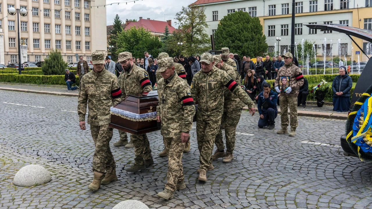 Ile wojska ma Rosja a ile Ukraina w 2026 roku – kompleksowe porównanie potencjału militarnego