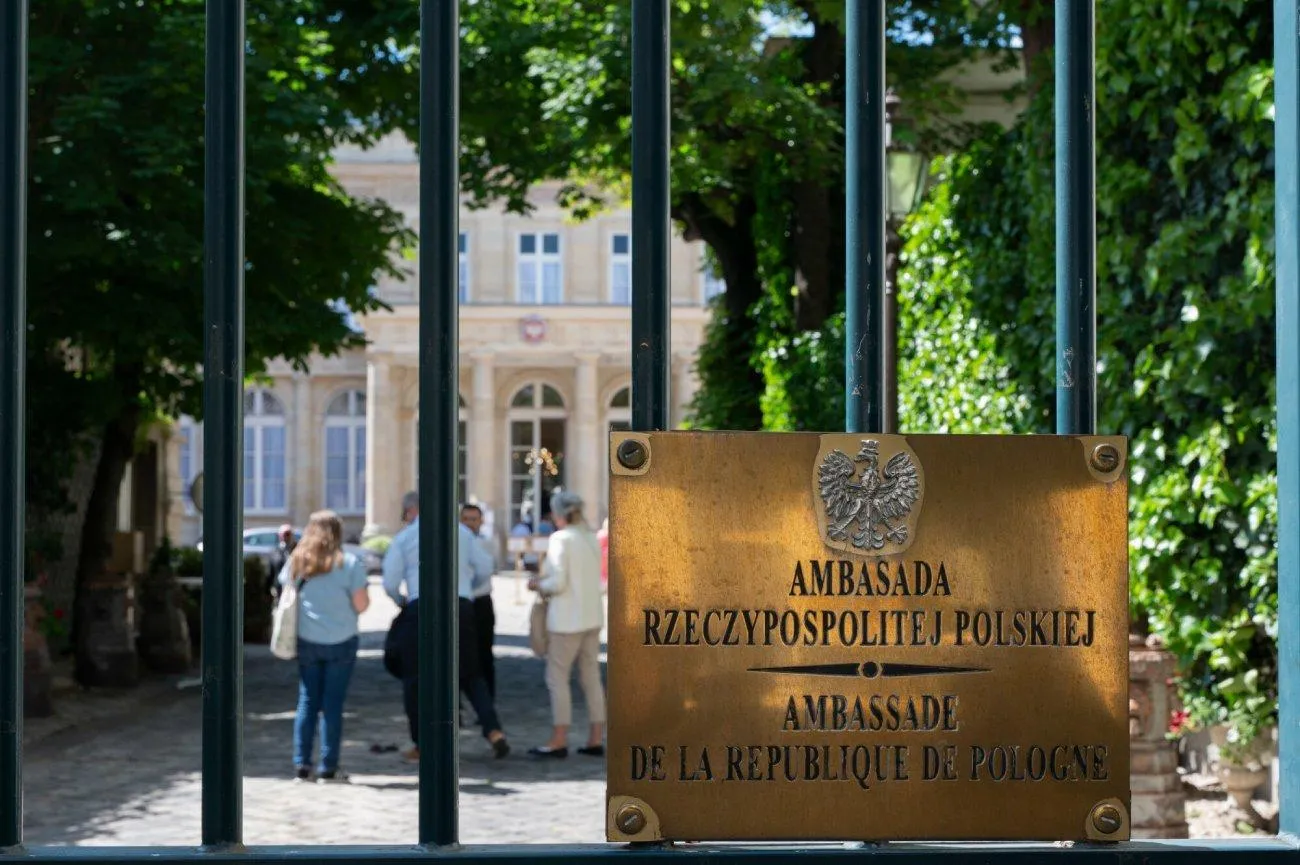 Ile zarabiają ambasadorzy w polskiej służbie zagranicznej?